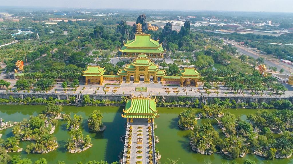 Đại Nam - Thiên đường của thưởng ngoạn và tâm linh.
